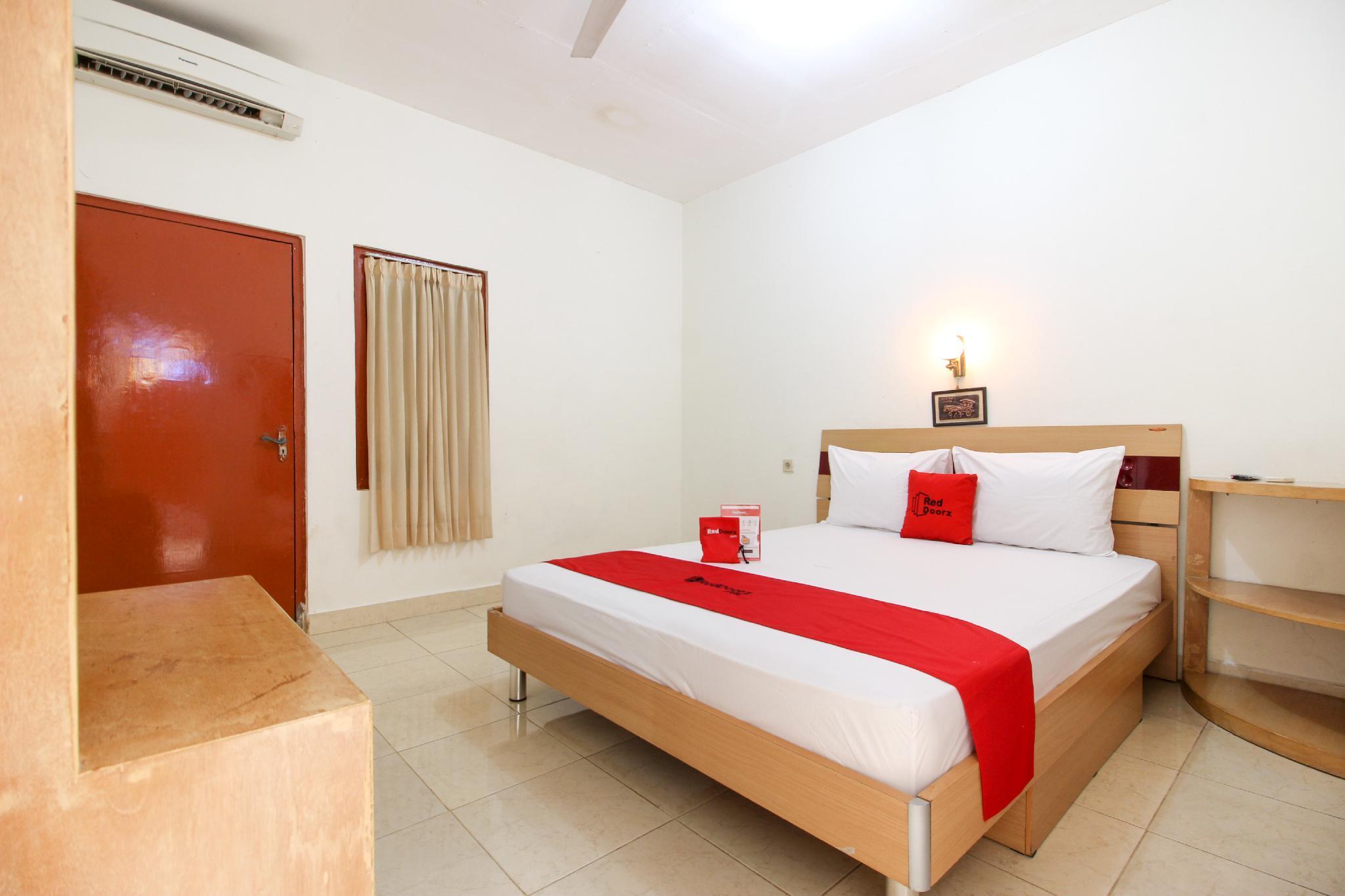 מלון יוגיאקרטה Reddoorz Syariah At Jalan Menteri Supeno מראה חיצוני תמונה