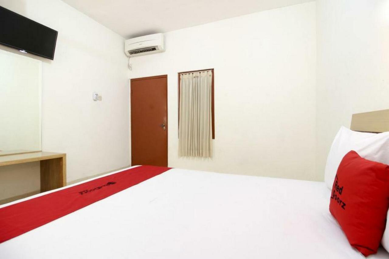 מלון יוגיאקרטה Reddoorz Syariah At Jalan Menteri Supeno מראה חיצוני תמונה