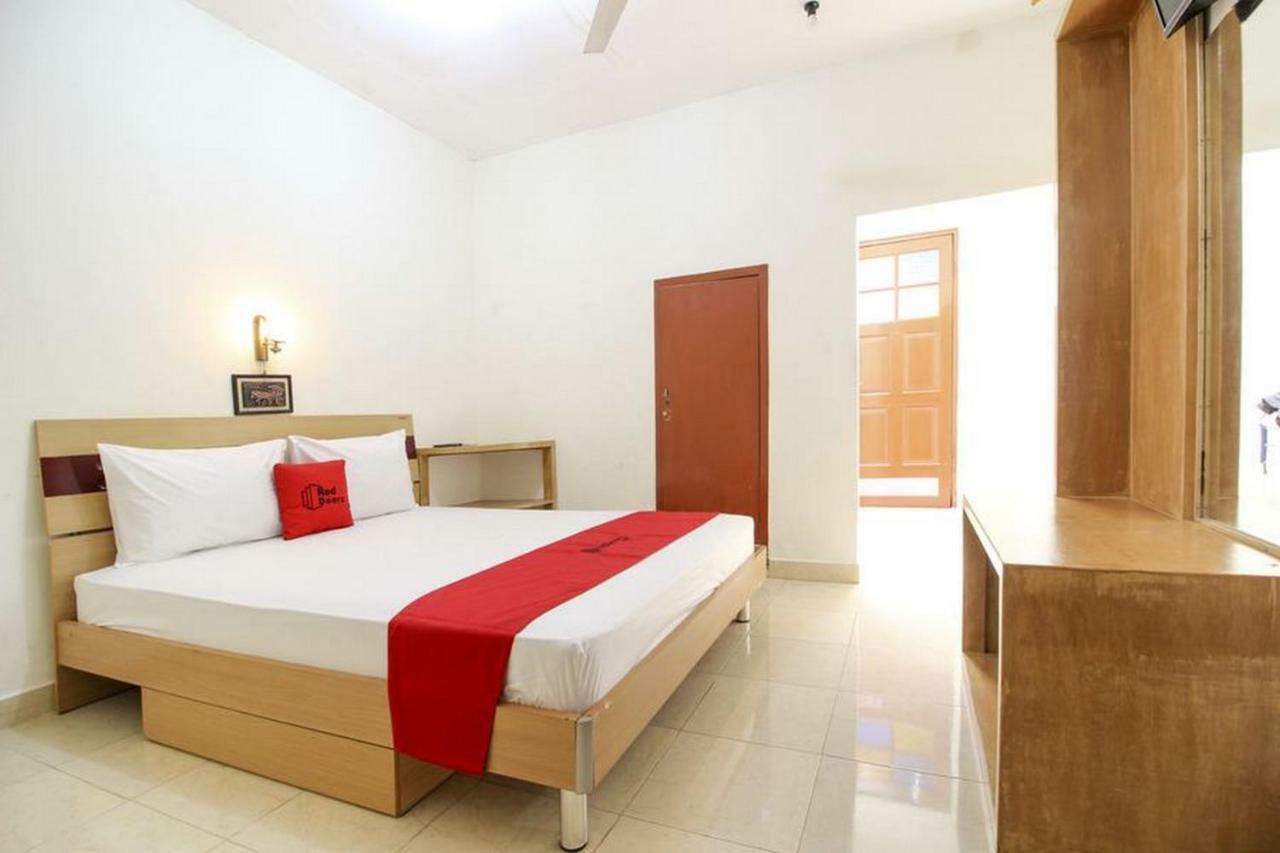 מלון יוגיאקרטה Reddoorz Syariah At Jalan Menteri Supeno מראה חיצוני תמונה