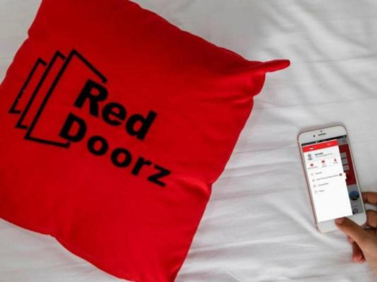 מלון יוגיאקרטה Reddoorz Syariah At Jalan Menteri Supeno מראה חיצוני תמונה
